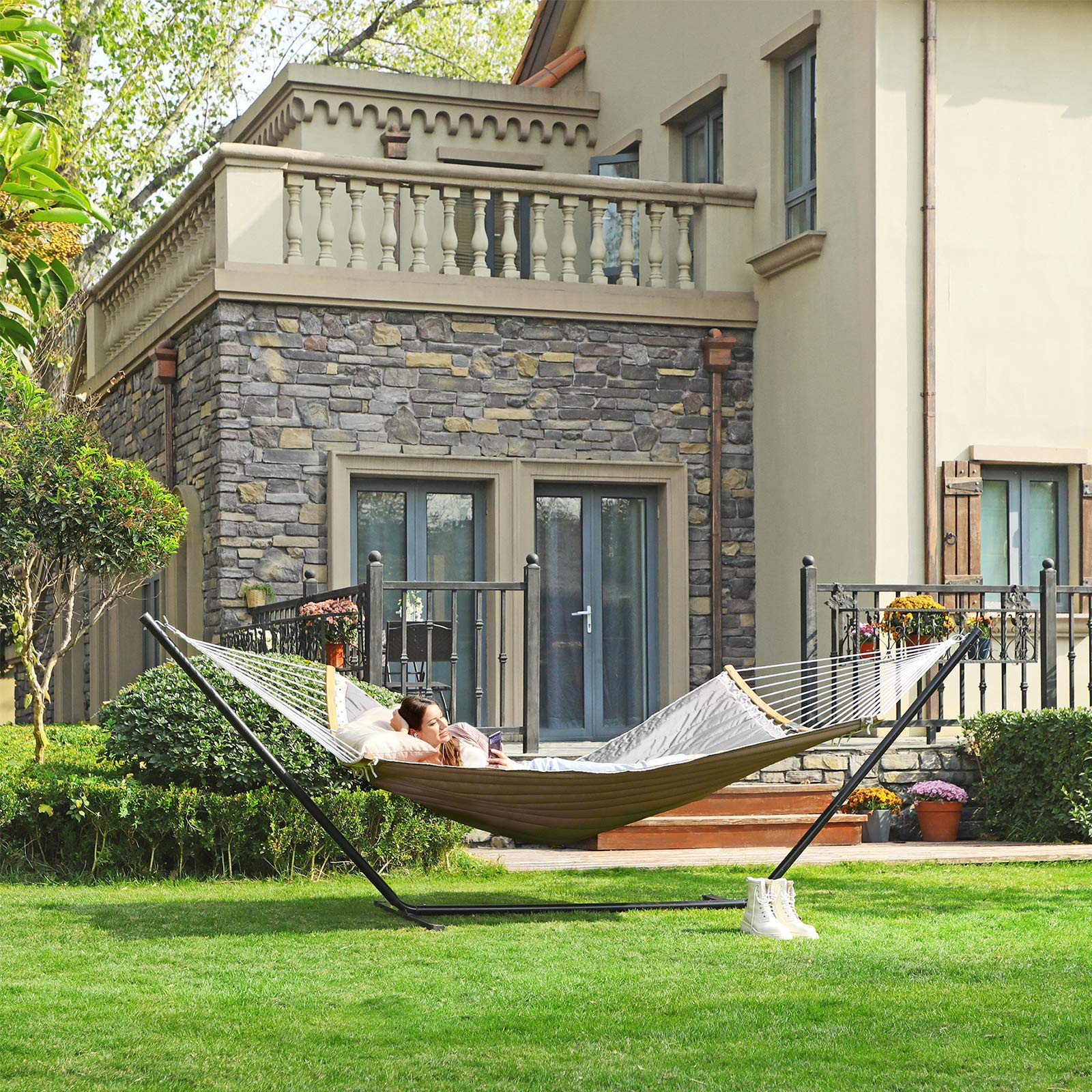 SONGMICS Hammock, Quilted Hammock with Curved Bamboo Spreaders, Pillow, 78.7 x 55.1 Inches, Portable Padded Hammock Holds up to 495 lb, Gray and Beige UGDC34CG - Image 3